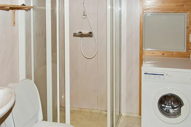 Beskrivende bilder av Jomfruburets fasiliteter