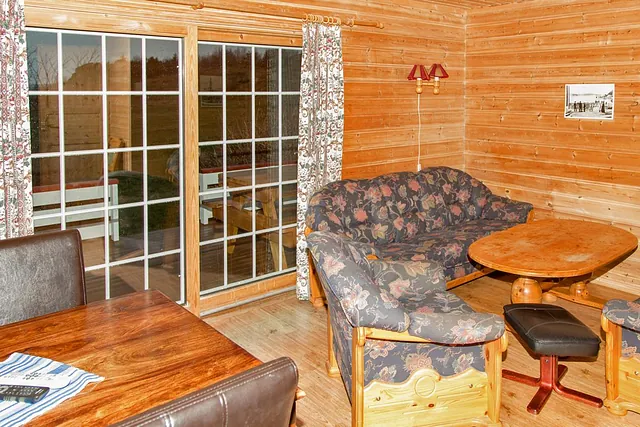 Beskrivende bilder av Jomfruburets fasiliteter