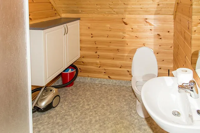 Beskrivende bilder av Ambassadens fasiliteter